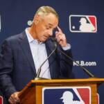 MLB en bref : Une poursuite intentée contre la MLB | Boston et San Diego complètent leur personnel d'entraîneurs