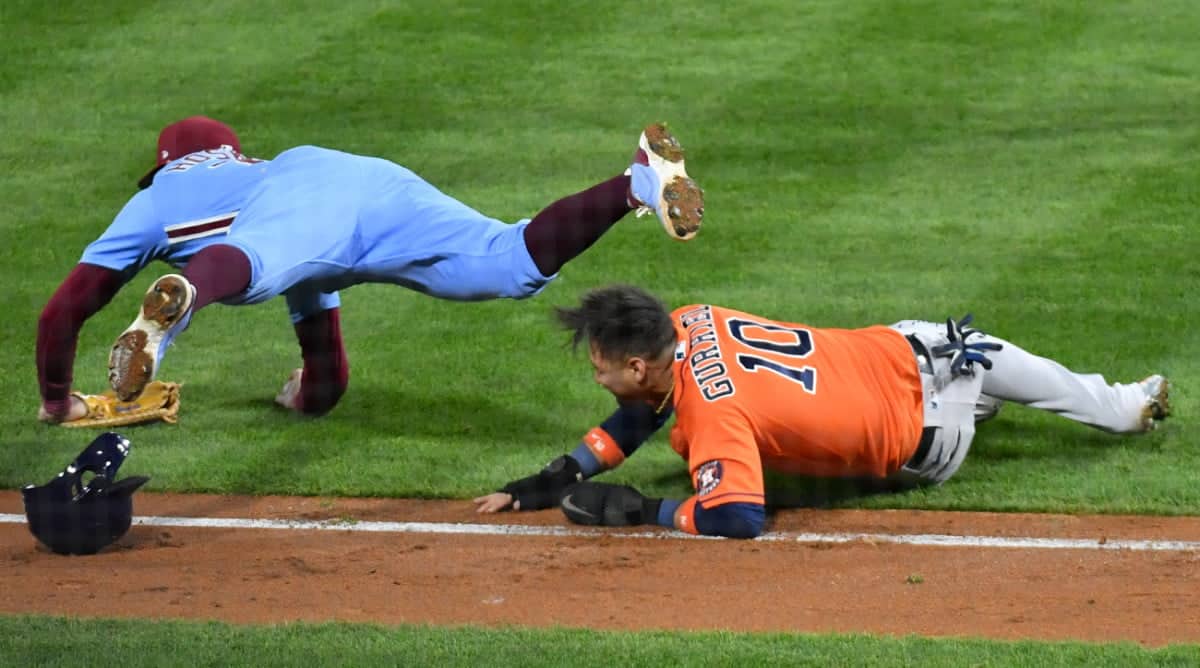 Yuli Gurriel, Jose Iglesias agree to minor league deals with Marlins